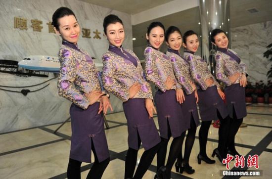 图为第六代空乘制服 图为第六代空乘制服