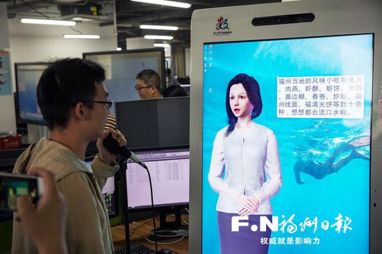 AI导览机回答来宾提问。福州日报记者 欧阳进权摄