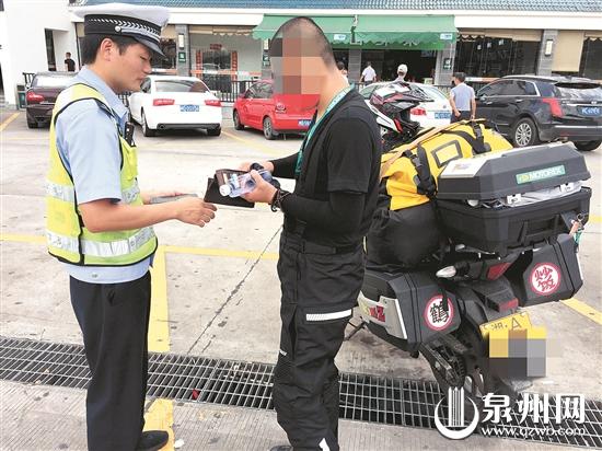 高速交警在服务区找到李某