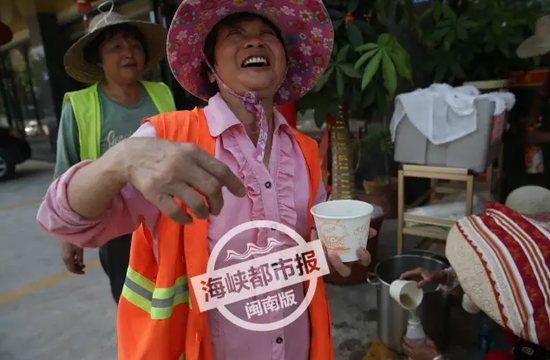 环卫工:有了爱心早餐,干活不再饿肚子