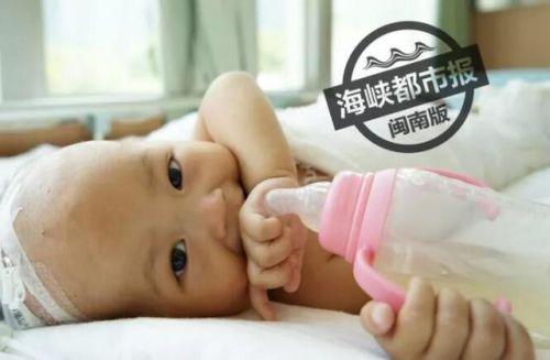 - 妈妈一个不注意 她爬出学步车,打开水龙头