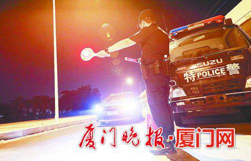 设卡盘查。(警方供图)