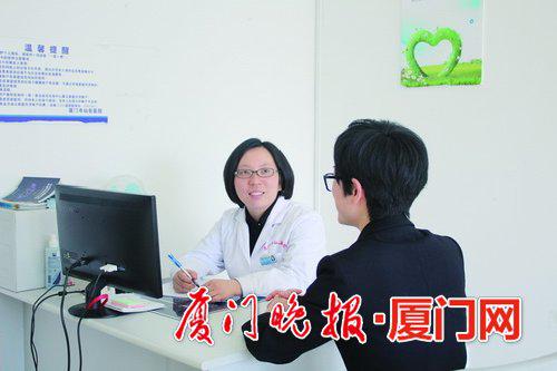 睡眠医学中心医生为市民“健康睡眠”支招。 陈志敏 摄