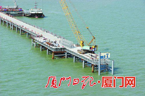 福厦高铁泉州湾跨海大桥施工现场。