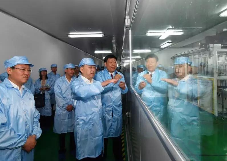 省长唐登杰率领的省委省政府工作检查组(第二路)在南平市检查福建巨电新能源股份有限公司项目。