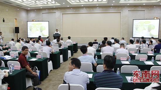 养老项目推介会暨签约,共有30个养老项目现场签约,总投资超过255亿元。