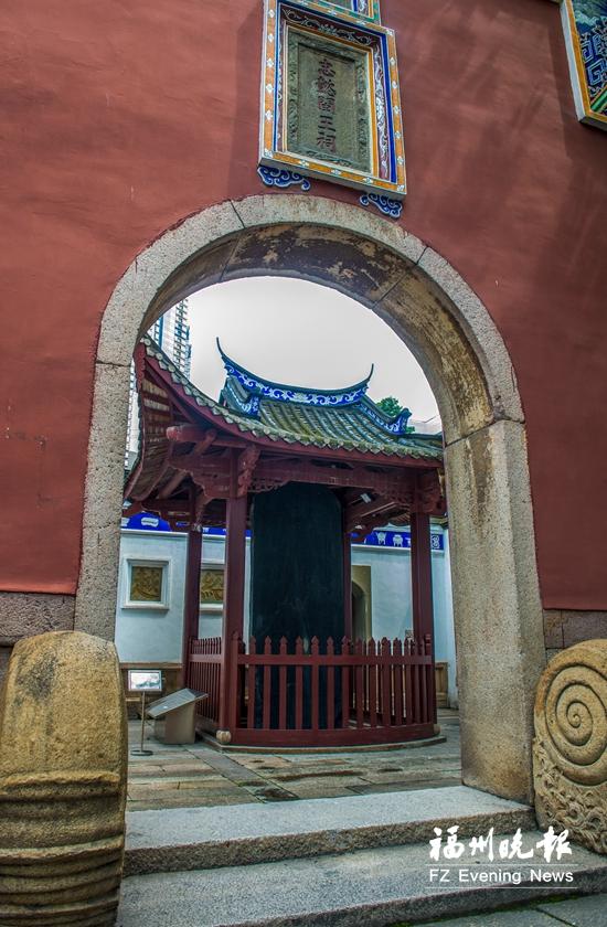 闽王祠内唐哀帝敕建的“恩赐琅琊郡王德政碑”