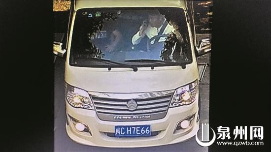 开车使用手机被监控抓拍