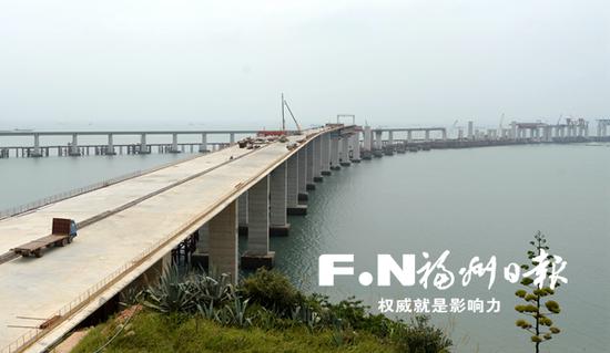 长平高速松下跨海特大桥桩基即将全部完成。