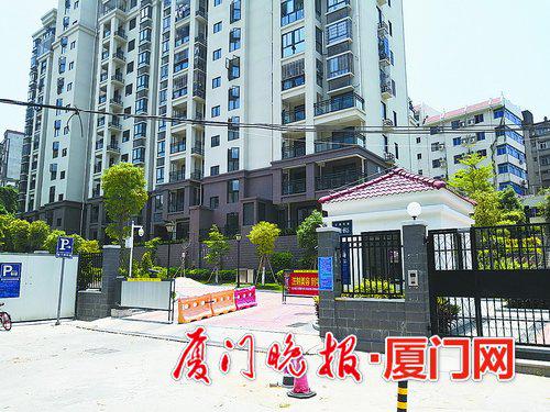 -公园东路96号存在停车位外租的情况。肖家豪摄