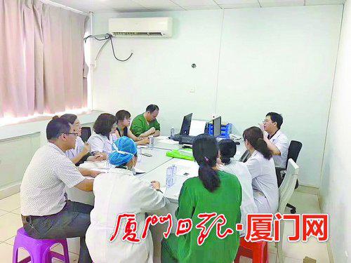 二院多学科的专家们在讨论术前方案。