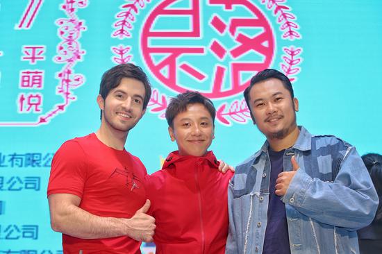 左起:演员柯南、主演黄才伦、演员李唯贺
