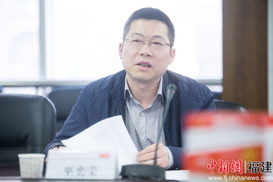 巫奕荣表示,福建人保在公益性、社会性或是服务三农等方面的工作,将值得媒体深入宣传报道。李南轩 摄