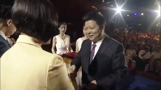 中共中央台办、国务院台办副主任龙明彪观看了本次故事汇展演并为获奖者颁奖。