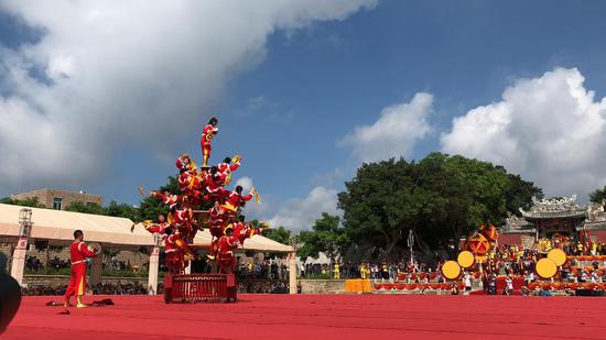 山西运城关帝庙带来的高台花鼓表演
