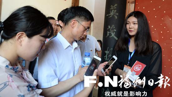 嘉宾体验用e福州支付购票方式逛旅游景点